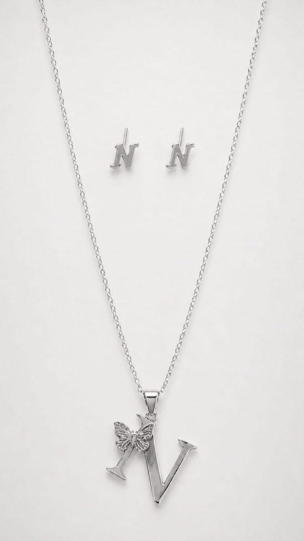 Juego cadena arete letra diseño con mariposa plateado (N,V)