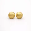 Arete de bola dorado