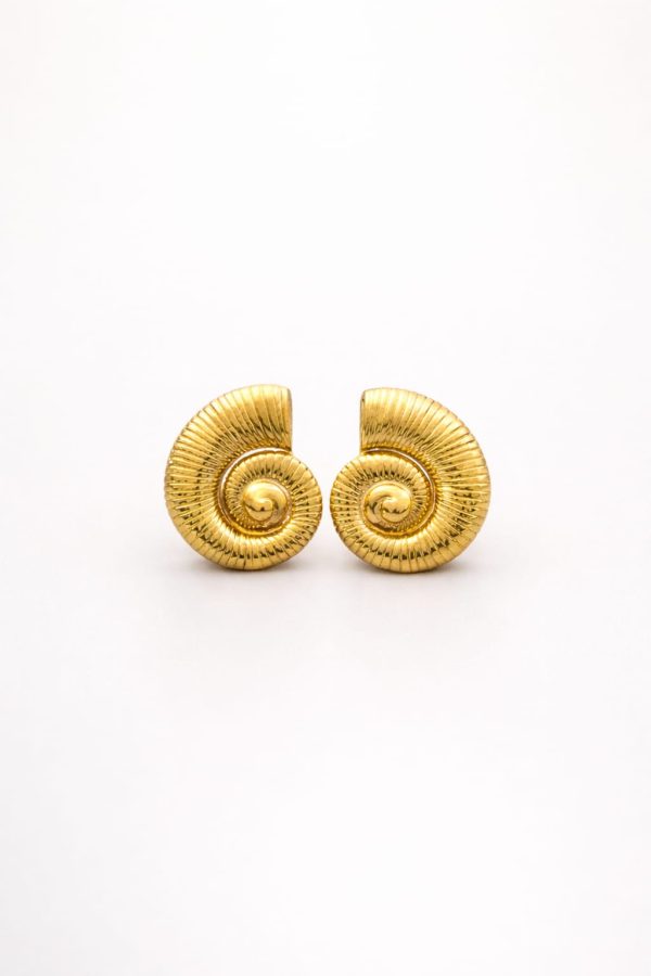 Arete caracol dorado