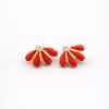 Arete flor roja bordes dorados
