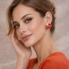 Arete flor roja bordes dorados