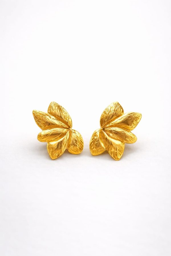 Arete petalo dorado