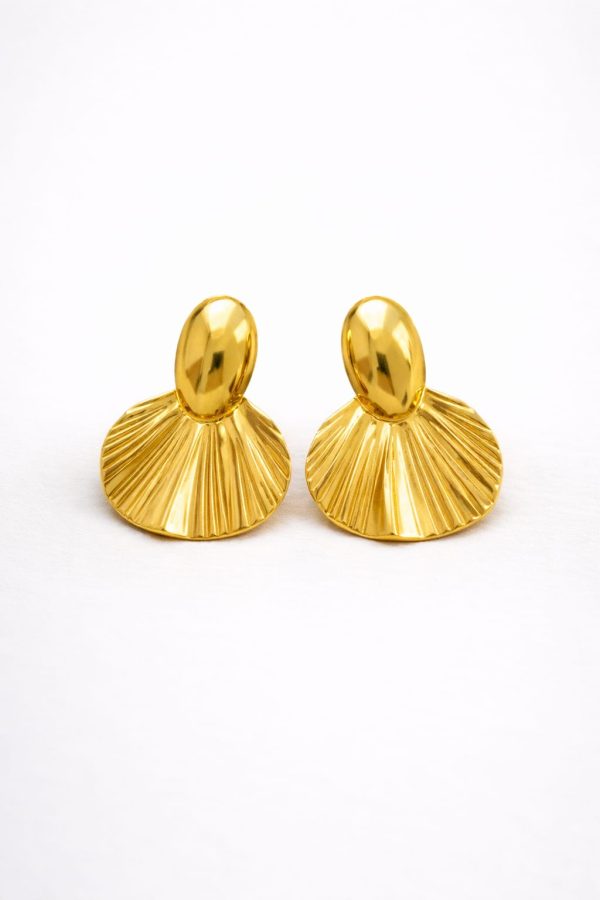 Arete abanico texturizado dorado