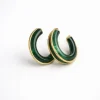 Arete argolla verde bordes dorados