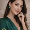 Arete argolla verde bordes dorados