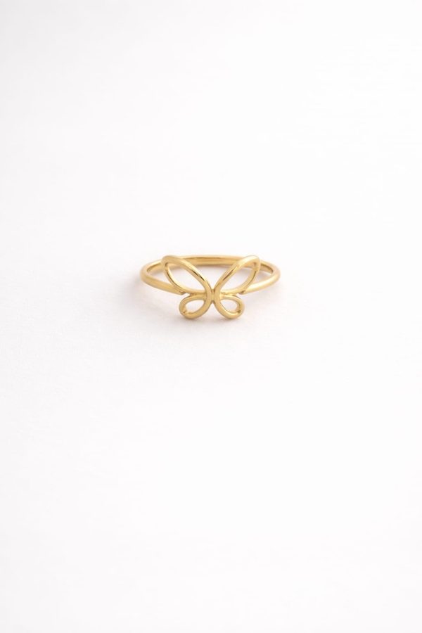 Anillo diseño mariposa en el centro golfi dorado