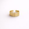 Anillo ancho con diseño de pequeños circulos