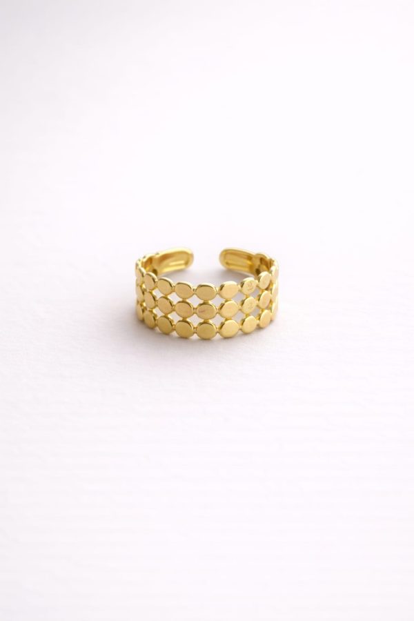 Anillo ancho con diseño de pequeños circulos
