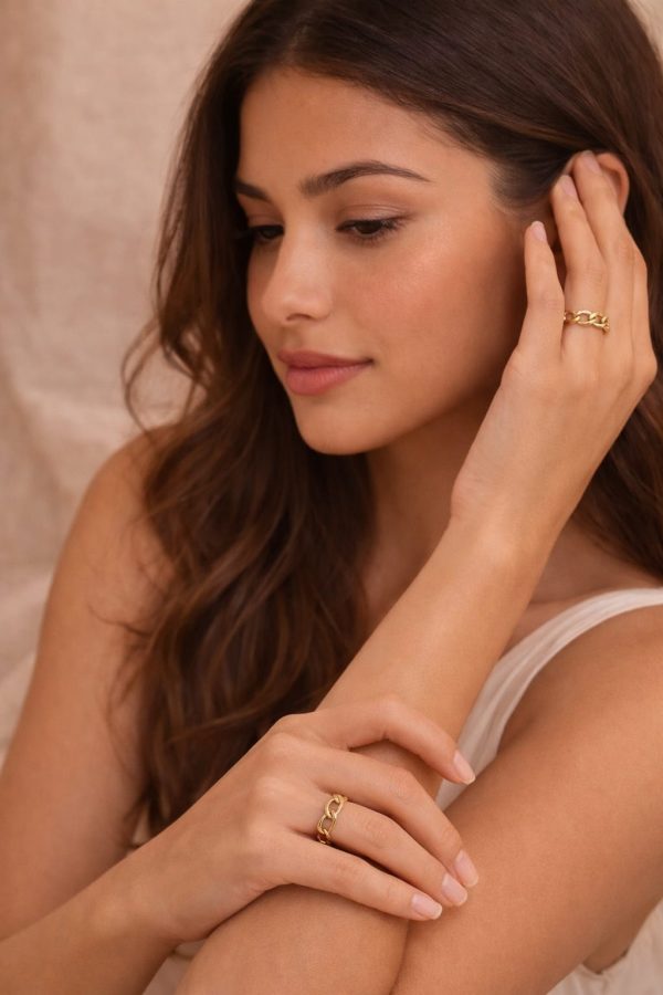 WhatsApp Image 2026-04-06 at 11.56.03 AM (5) Anillo tipo cadena golfi dorado
