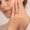 Anillo ancho diseño líneas verticales golfi dorado