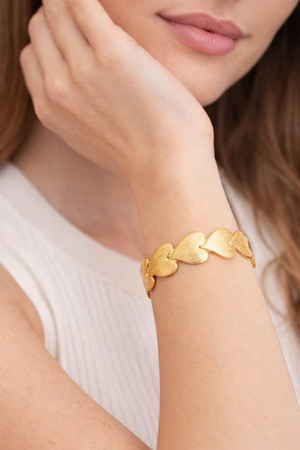 Pulsera corazon relieve dorado