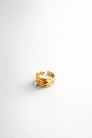 Anillo diseño líneas curvas golfi dorado