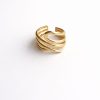 Anillo formado por varias líneas curva golfi dorado