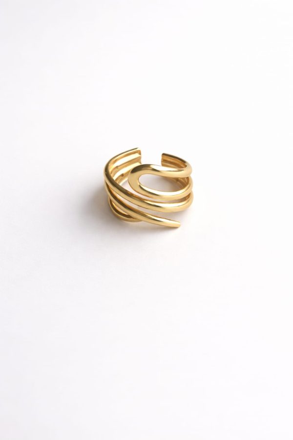 Anillo formado por varias líneas curva golfi dorado