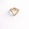 WhatsApp Image 2026-04-17 at 3.52.17 PM (2) Anillo diseño corazon en el centro golfi dorado