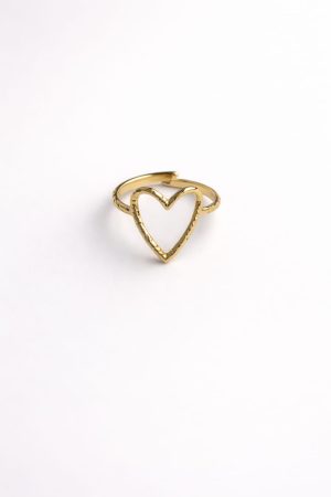 WhatsApp Image 2026-04-17 at 3.52.17 PM (2) Anillo diseño corazon en el centro golfi dorado