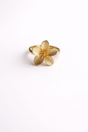 WhatsApp Image 2026-04-17 at 3.52.18 PM (1) Anillo diseño flor mediana golfi dorado