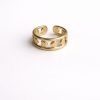 Anillo corazones diseño bordes golfi dorado
