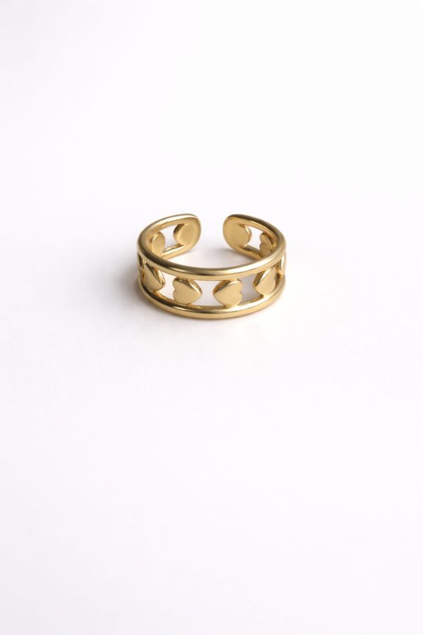 Anillo corazones diseño bordes golfi dorado