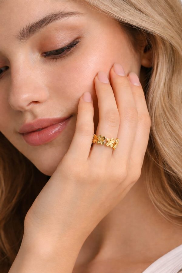 Anillo cadena flores golfi dorado