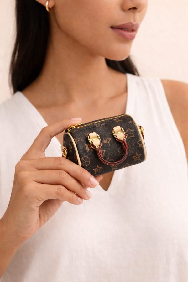 WhatsApp Image 2026-04-27 at 2.12.23 PM Monedero pequeño tipo mini bolso (marron,café,beige)
