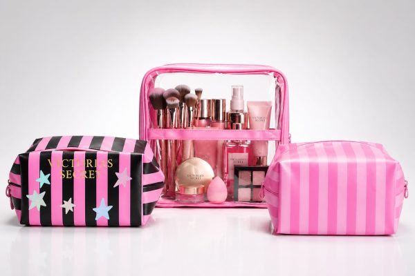 WhatsApp Image 2026-04-27 at 2.51.12 PM Cosmetiquera 3 piezas victoria secret