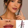 Delineador de labios tono 225 Garnet Red (0.35 g)