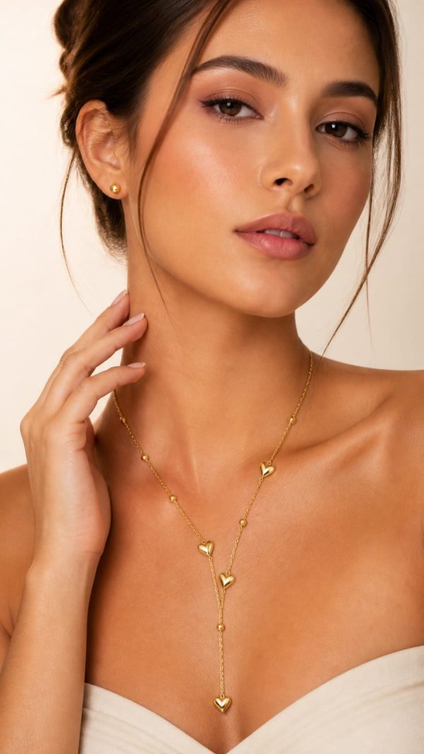 Juego cadena arete diseño corazon y esferas dorado