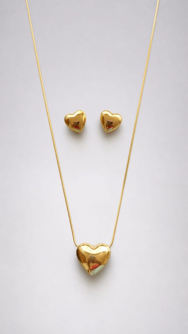 Juego cadena arete diseño corazon inflado dorado