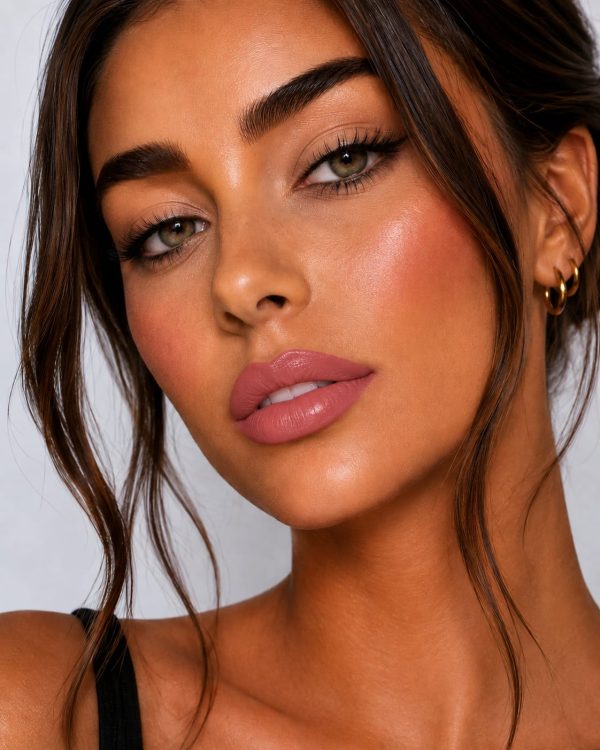 Lip crayon Honey Beauty tono Sheer Rose Kiss (3.0 g)