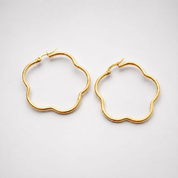 Arete argolla forma de flor dorada