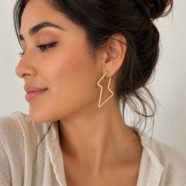 Arete argolla forma de rayo dorado