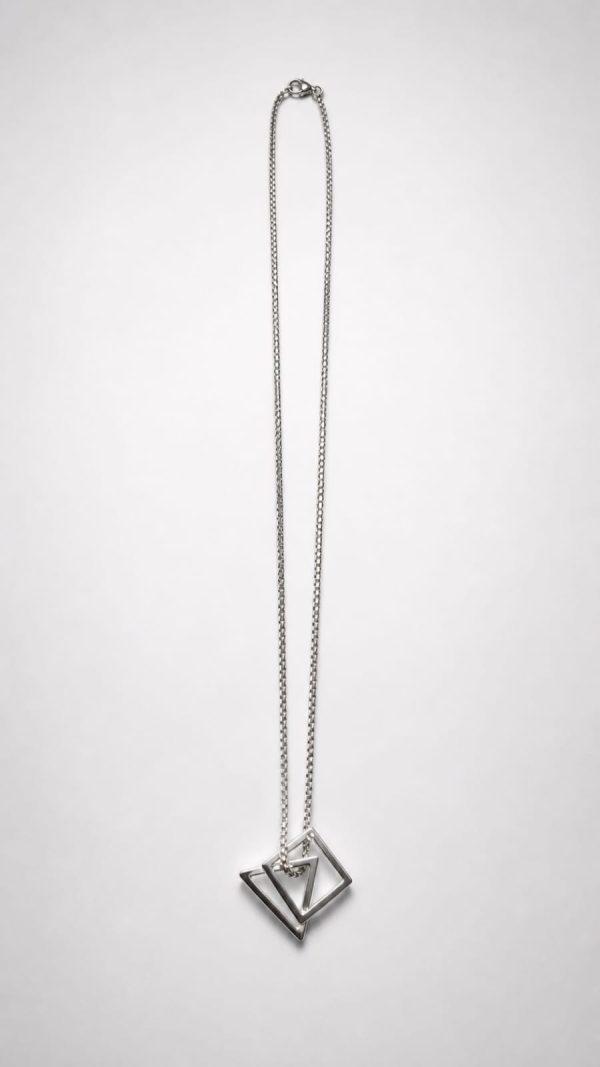 Cadena plateada varios diseños (brujula,estrella de la vida,cruz) para hombres