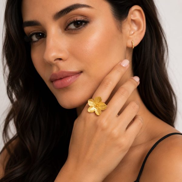 Anillo flor mediana dorada