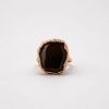 Anillo piedra central negro bordes dorado