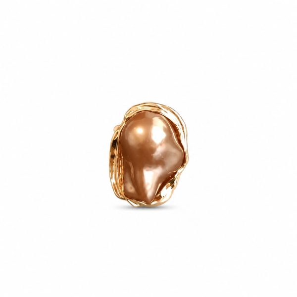 Anillo piedra irregular tonos nacarados  (blanco,rosa,café,gris) bordes dorado