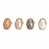 Anillo piedra irregular tonos nacarados  (blanco,rosa,café,gris) bordes dorado