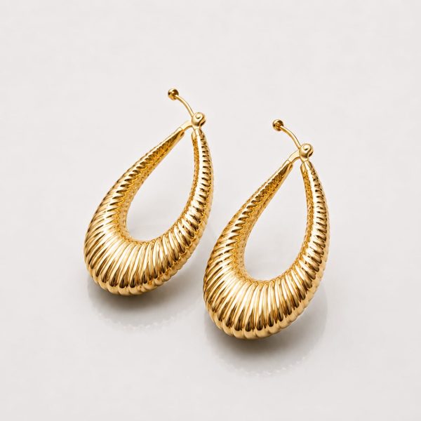 Arete argolla forma de gota texturizada dorada